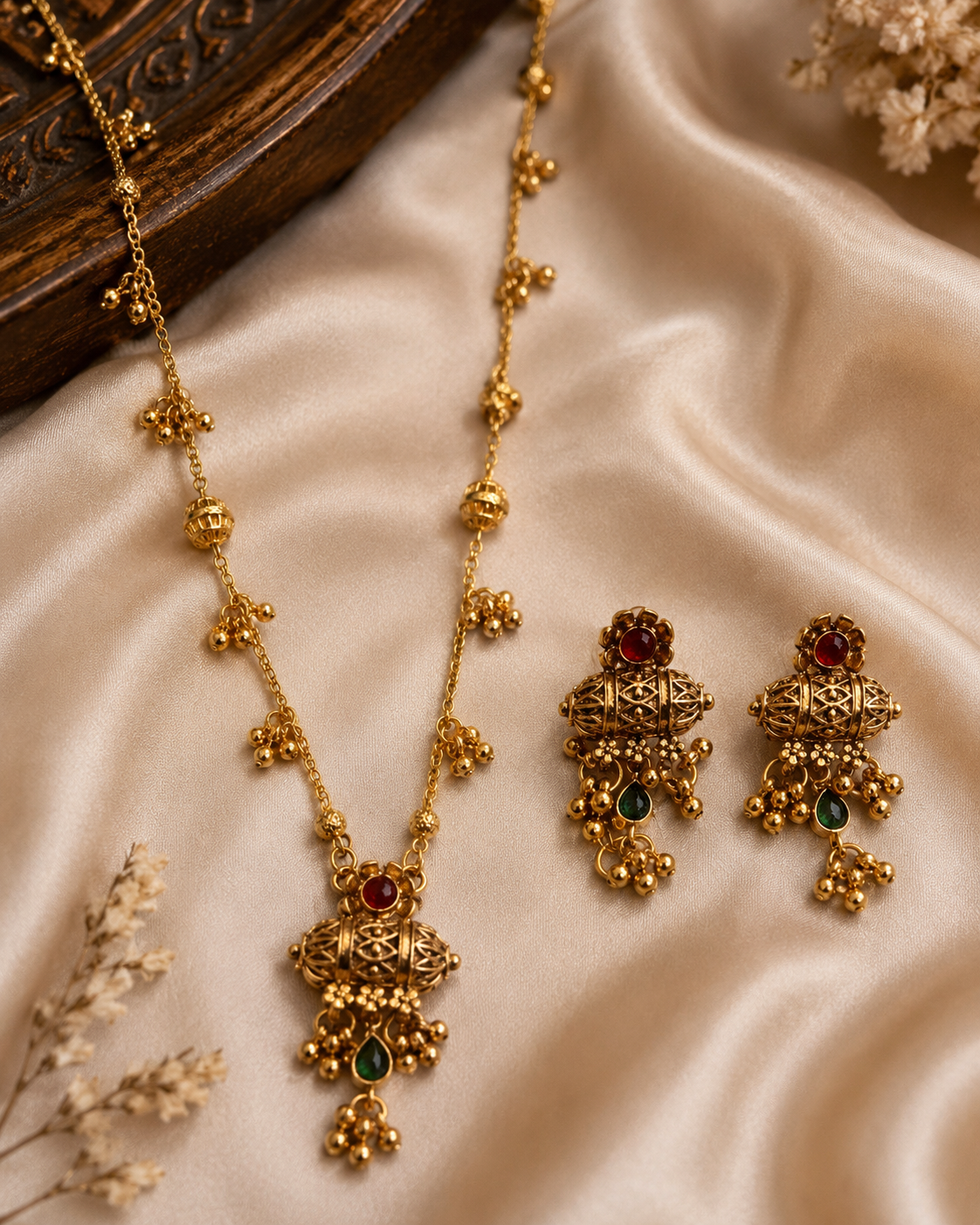 Royal Pendent Neck Set