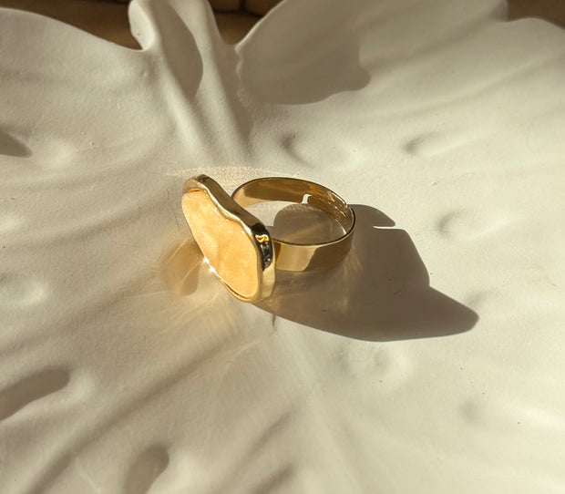 Minimalist Oval Gold Ring ✨