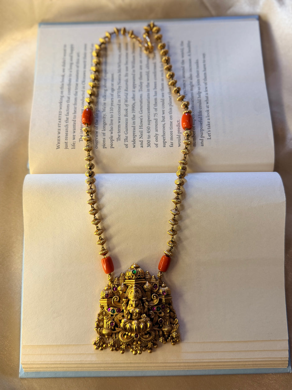 Antique Coral Neck Set