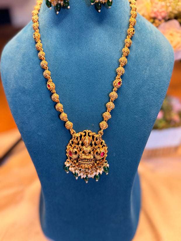 Divine Antique Neck Set