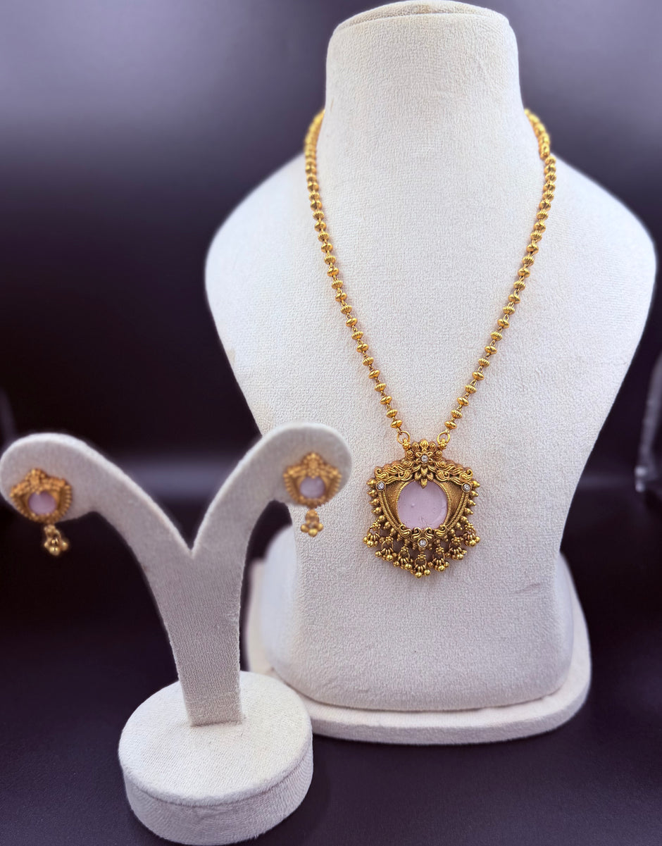 Antique Rose Pink Stone Neckset