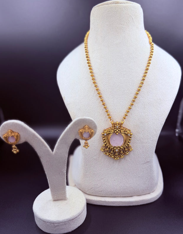 Antique Rose Pink Stone Neckset