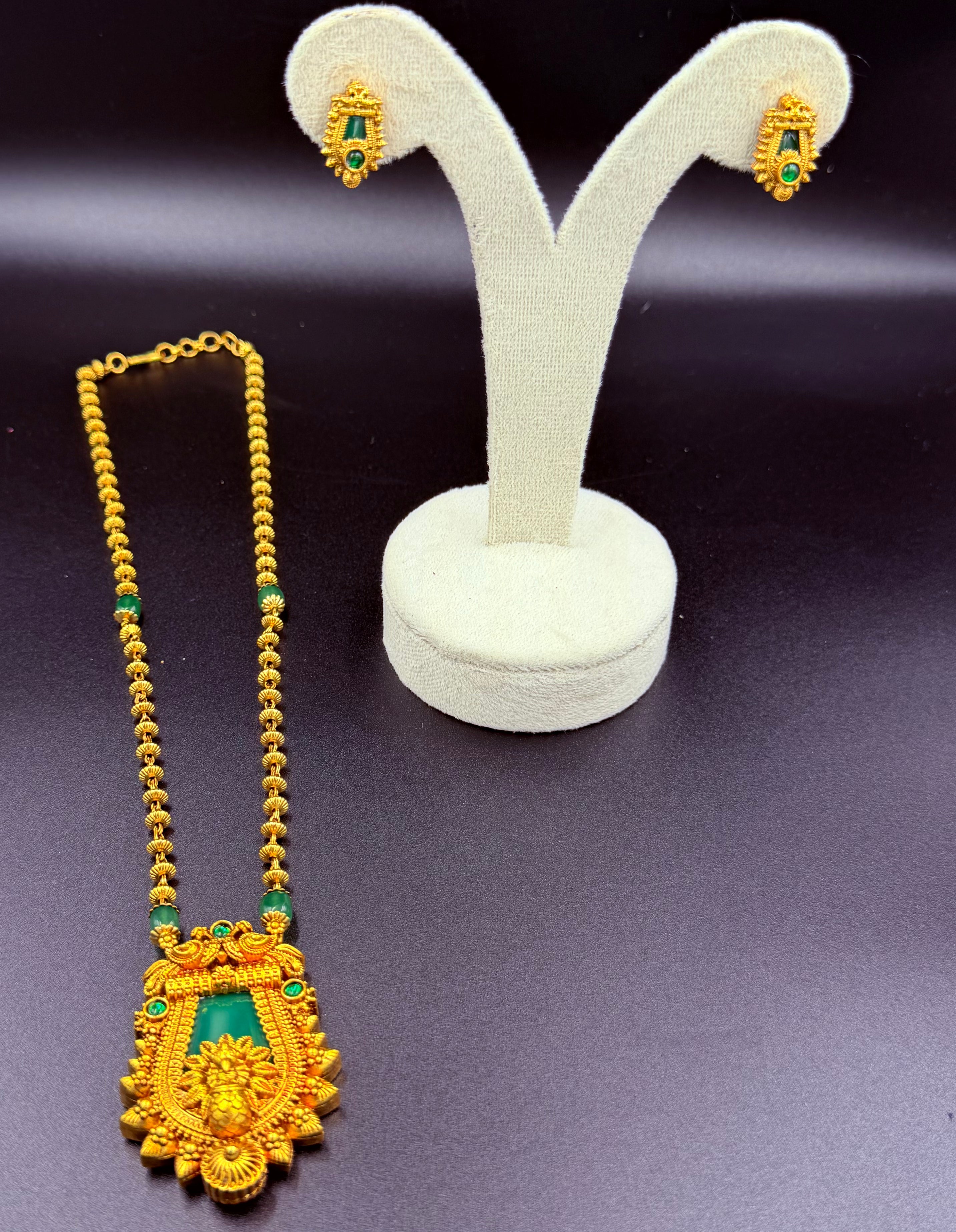 Elegant Emerald Neck Set