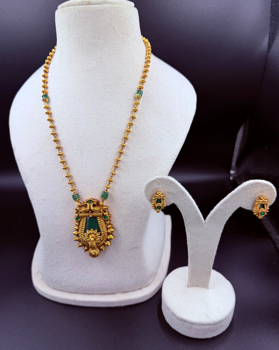 Elegant Emerald Neck Set