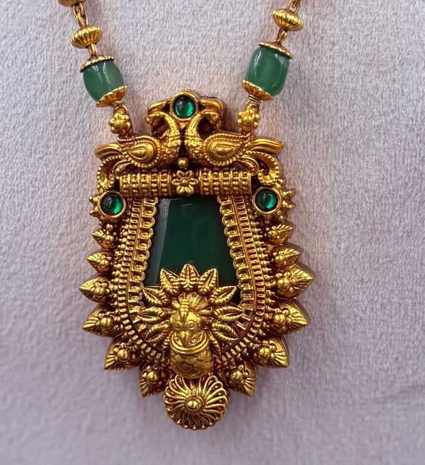 Elegant Emerald Neck Set