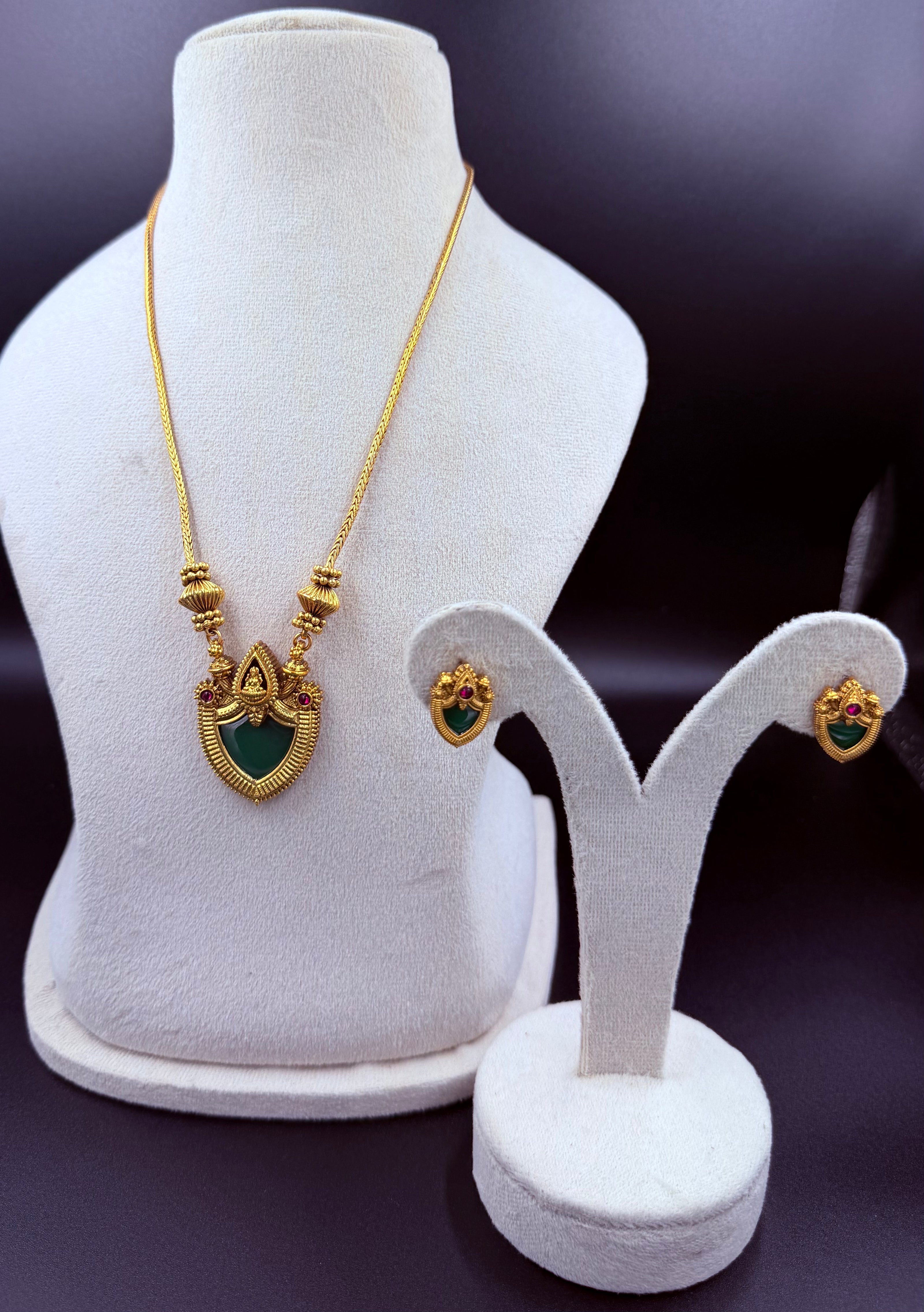 Elegant Neck Set