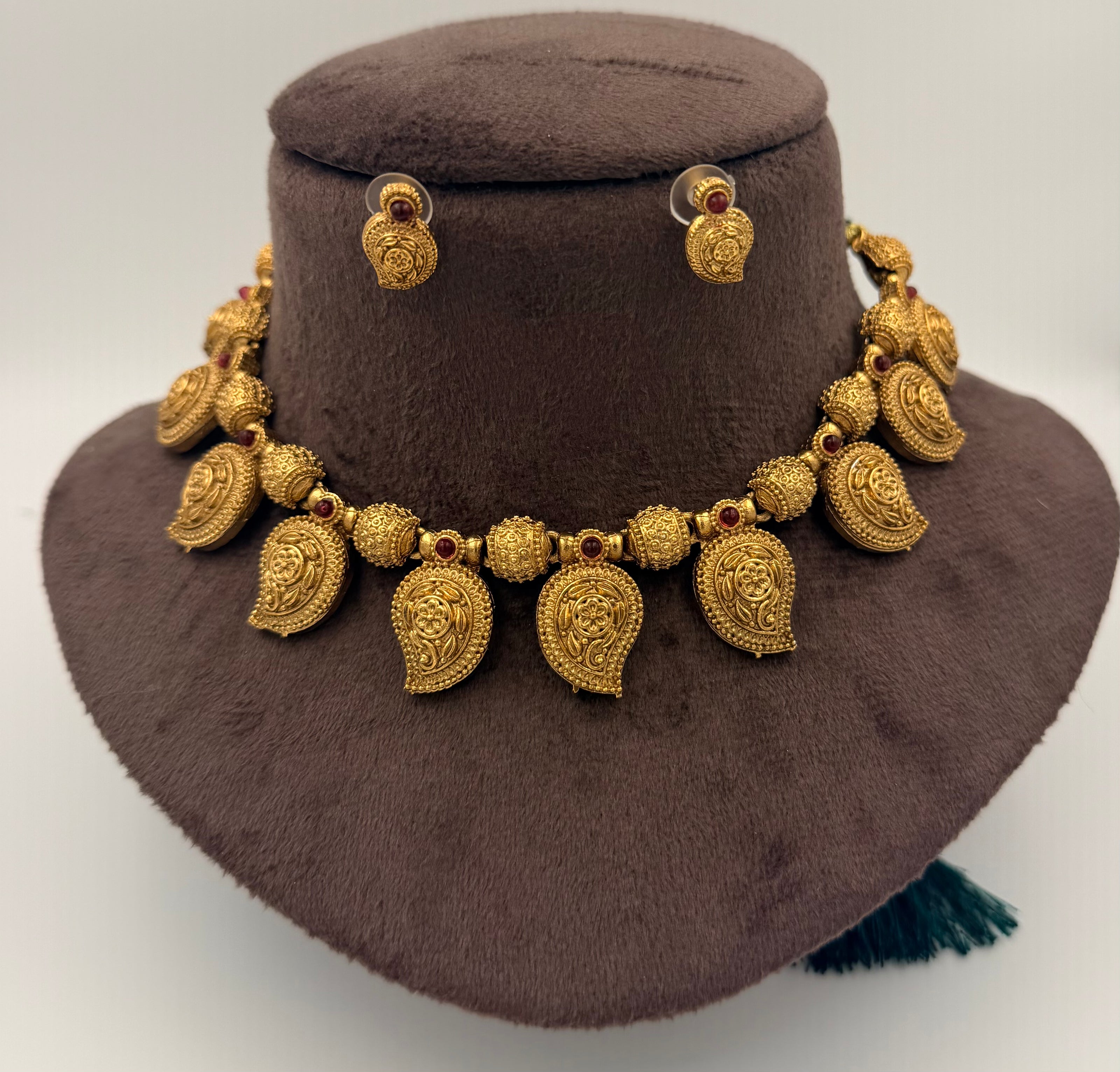 Antique Gold Paisley Necklace Set with Earrings
