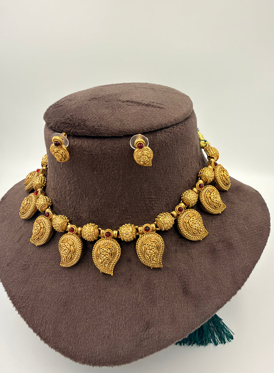 Antique Gold Paisley Necklace Set with Earrings