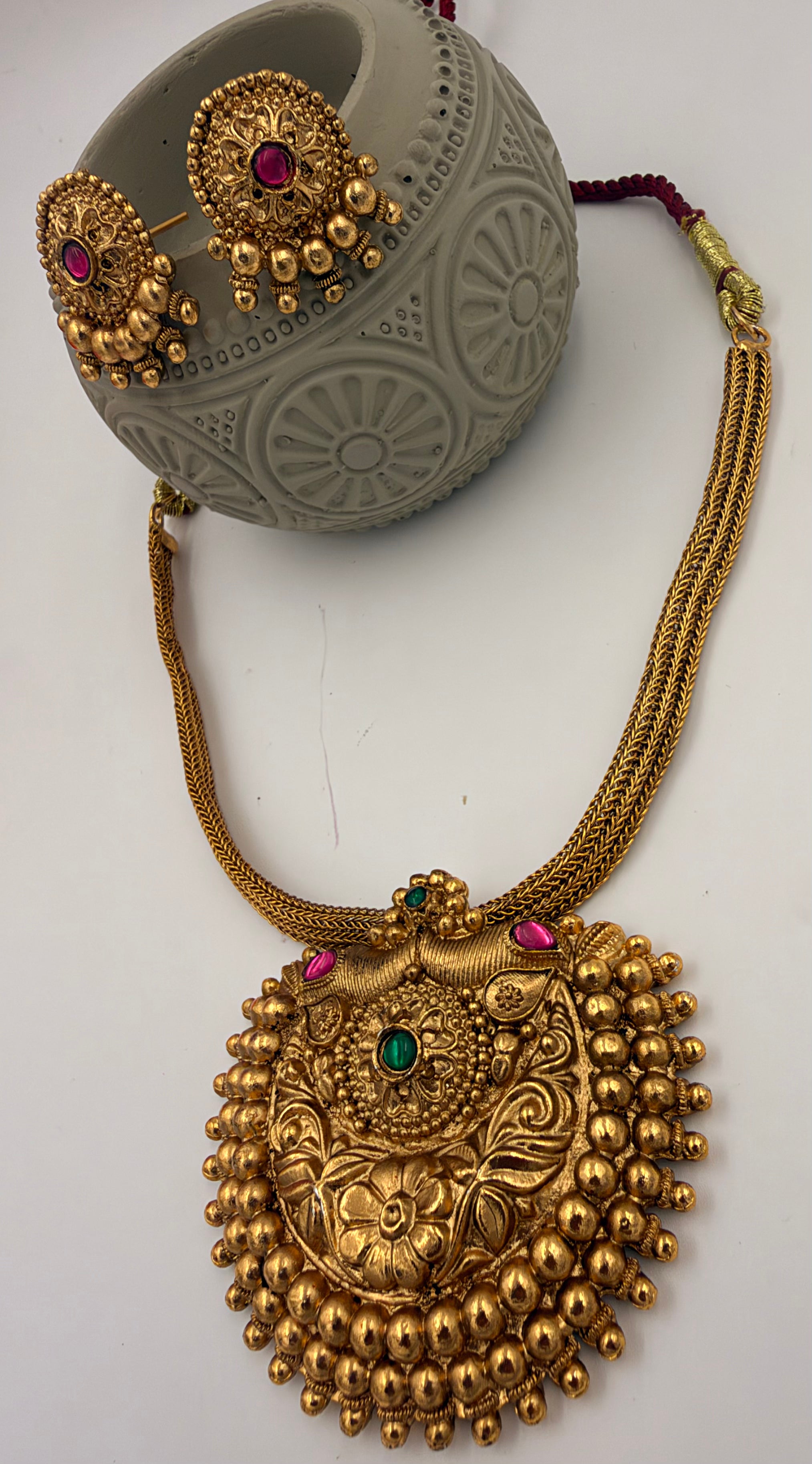 Antique Gold Floral Pendant Necklace Set