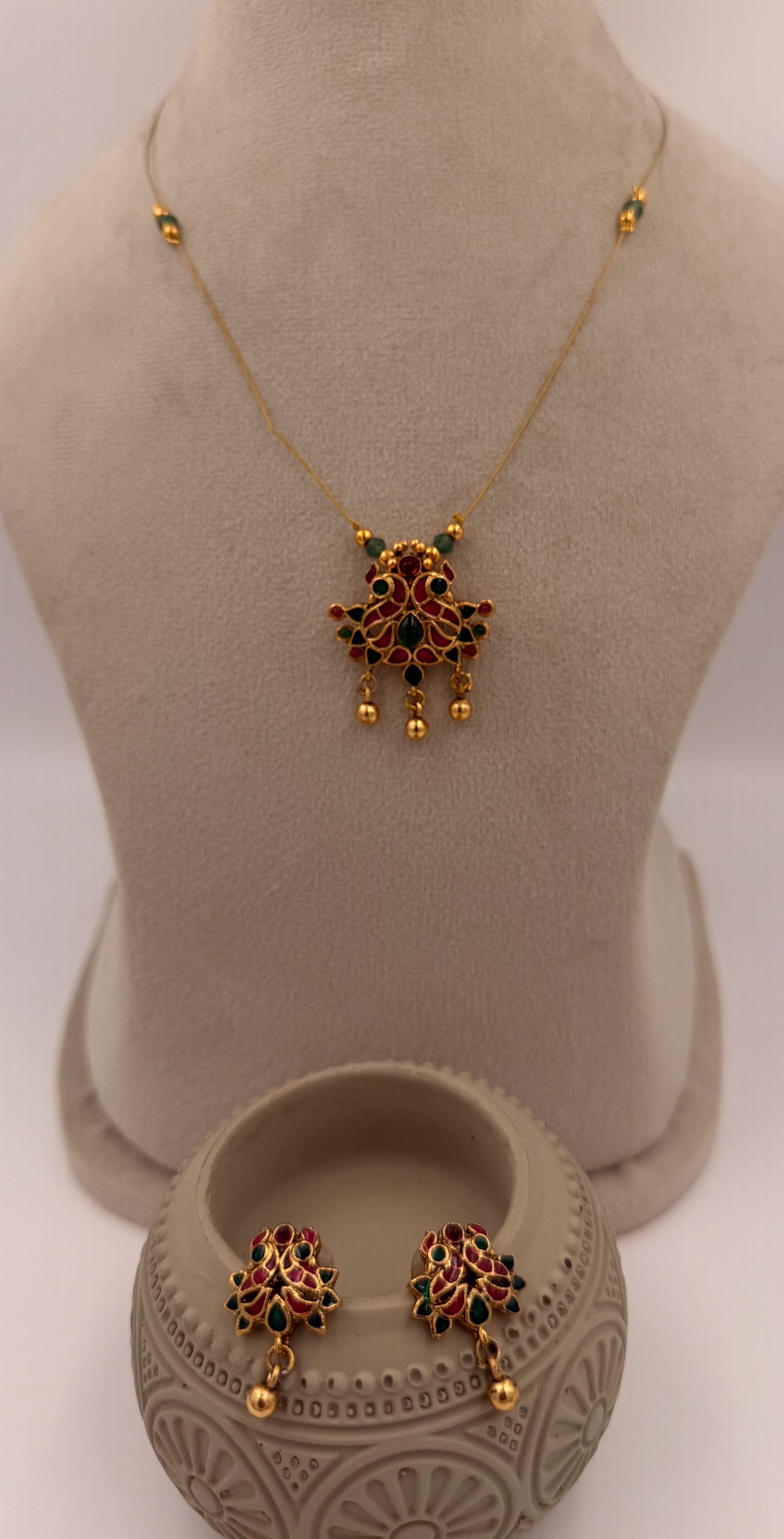 Antique Gold Multicolor Pendant Invisible Chain Necklace Set