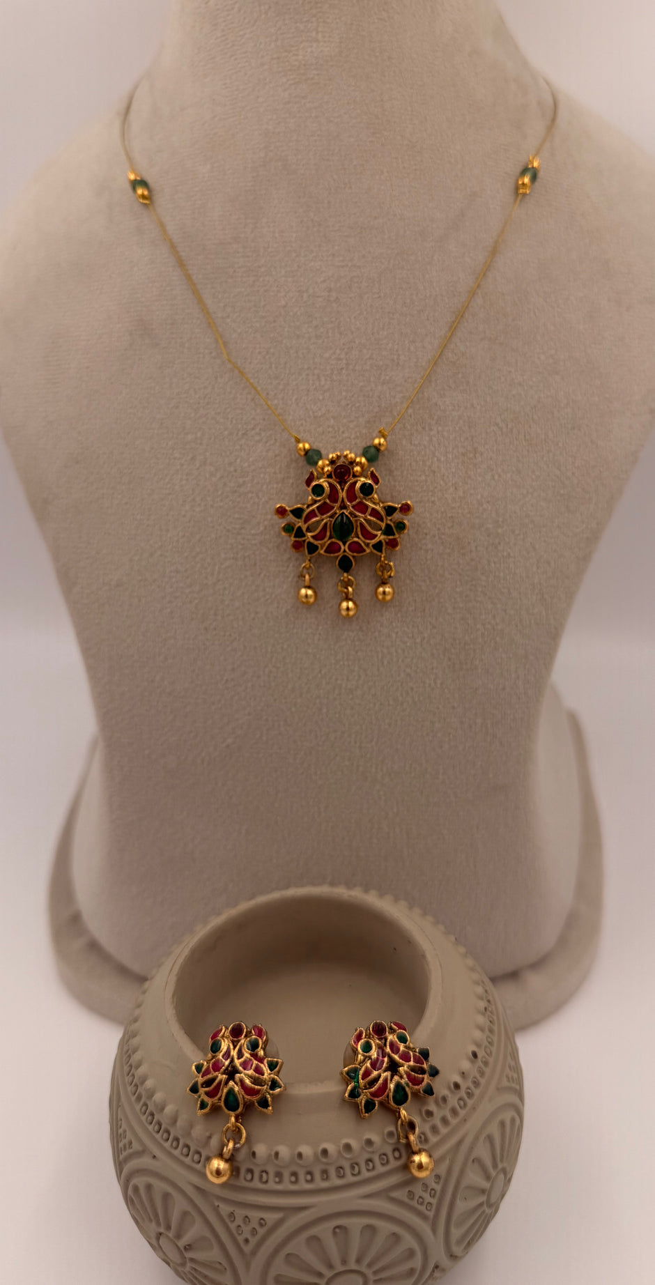 Antique Gold Multicolor Pendant Invisible Chain Necklace Set