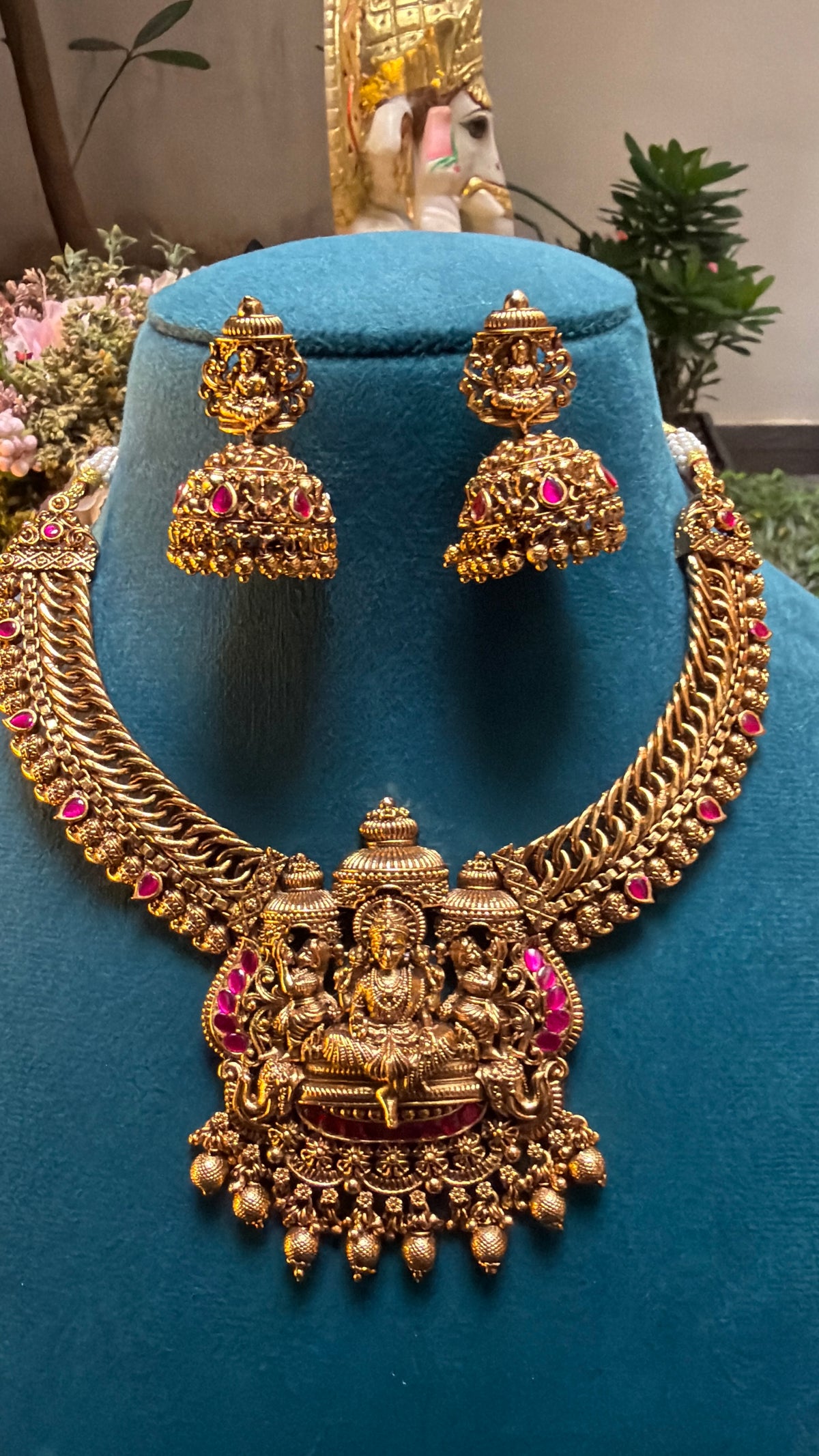 Mahalakshmi Jadau Kundan Temple Set