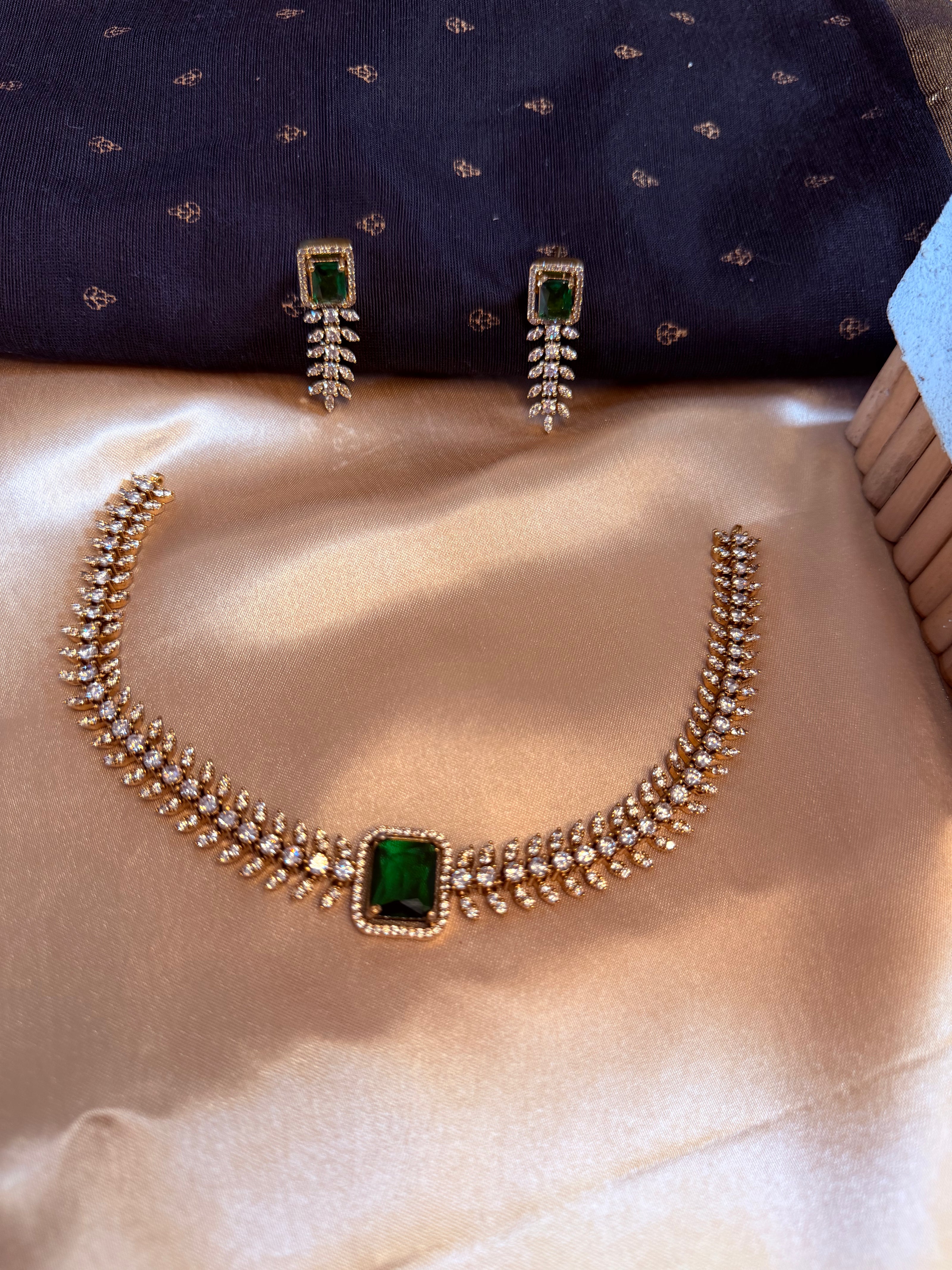 Emerald Leaf Choker Set