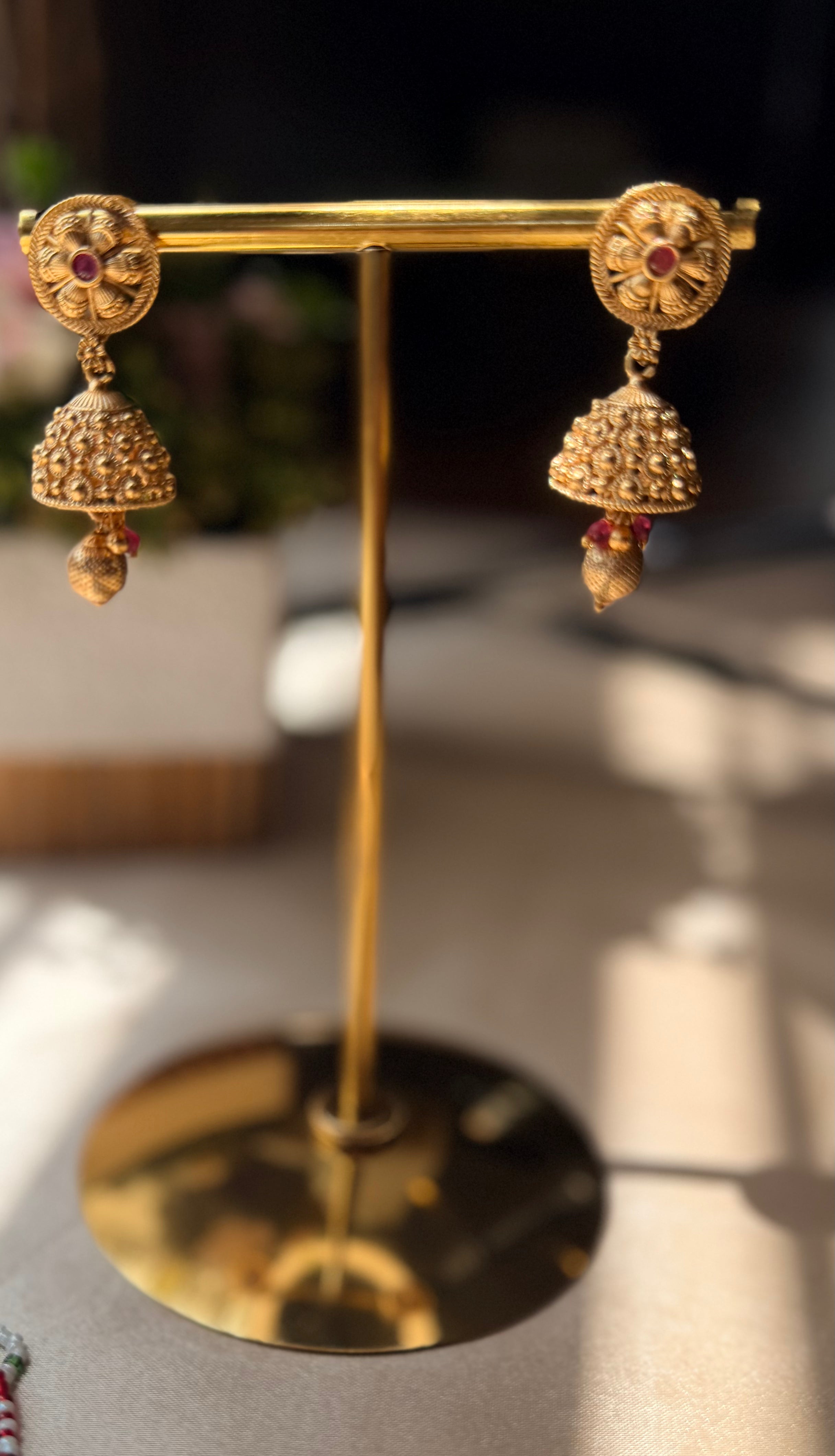 Antique Gold Kundan Neckset with Matching Jhumka Earrings