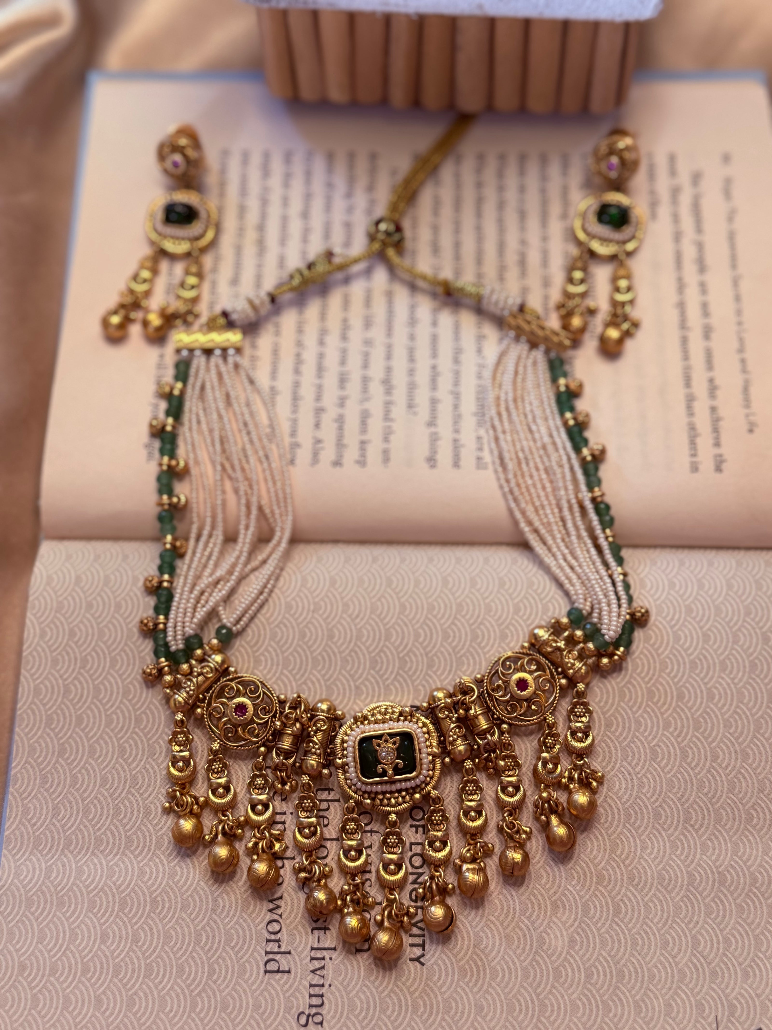 Kundan Style Pearl Necklace Set